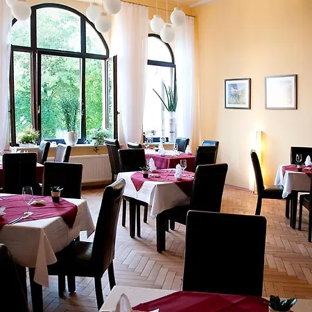 Wellness-pension Altes Kurhaus Luckendorf Ξενοδοχείο 4*